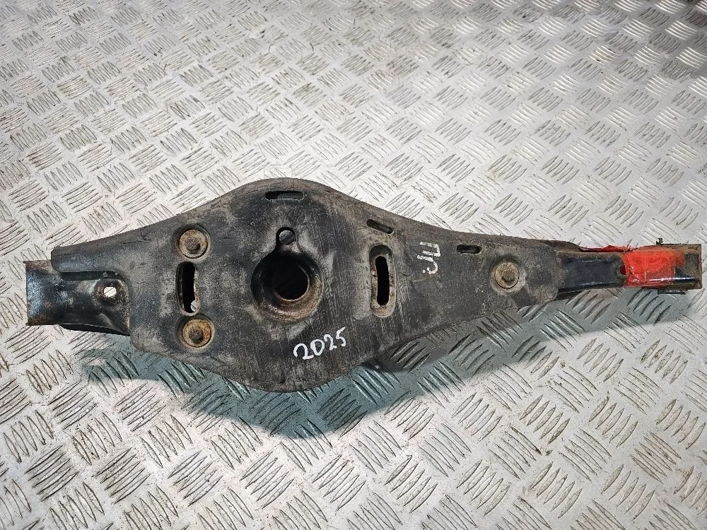 Рычаг подвески задний Volkswagen Golf