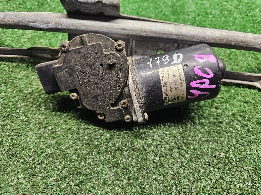 Моторчик стеклоочистителя передний Audi A6