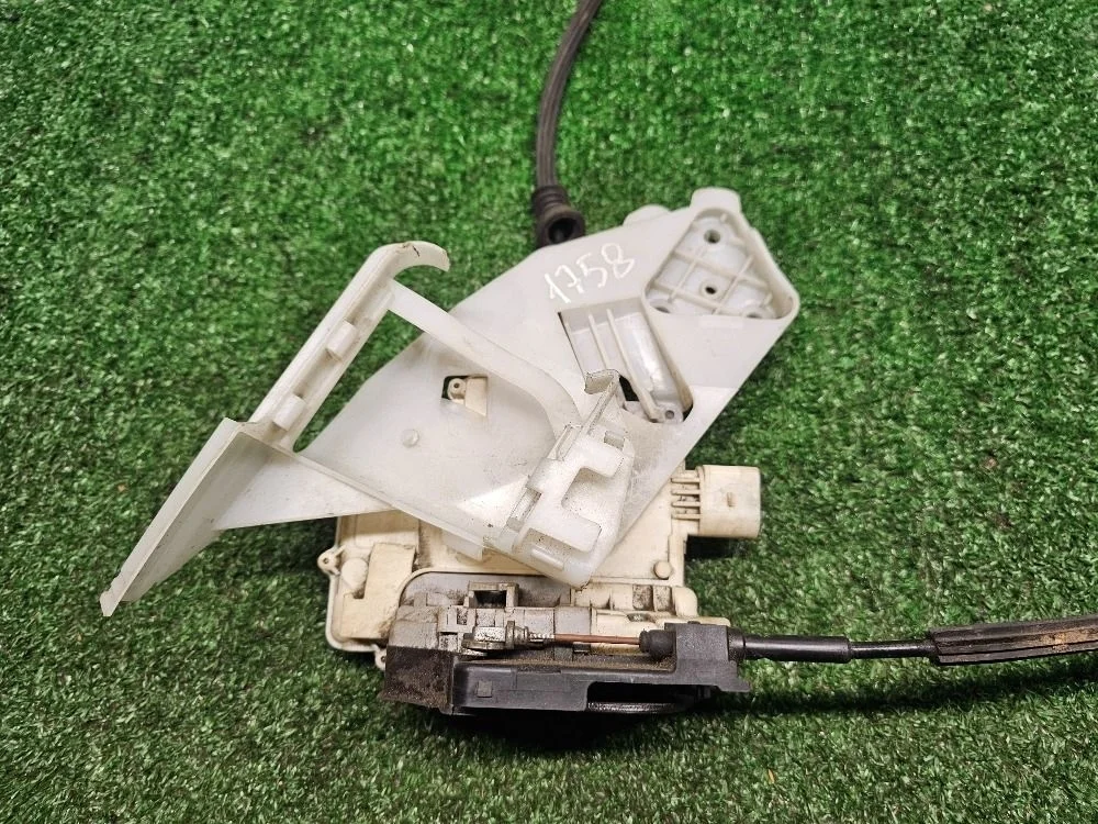 Замок двери Volkswagen Passat (B6) правый задний