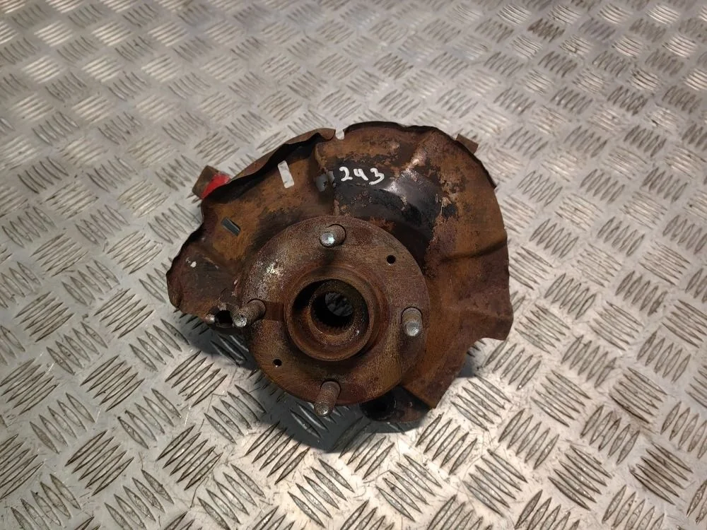 Кулак передний левый Kia Rio 3