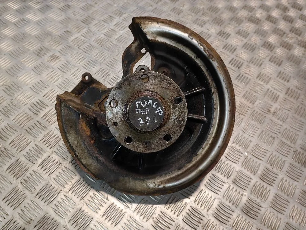 Кулак задний левый Volkswagen Golf Mk6