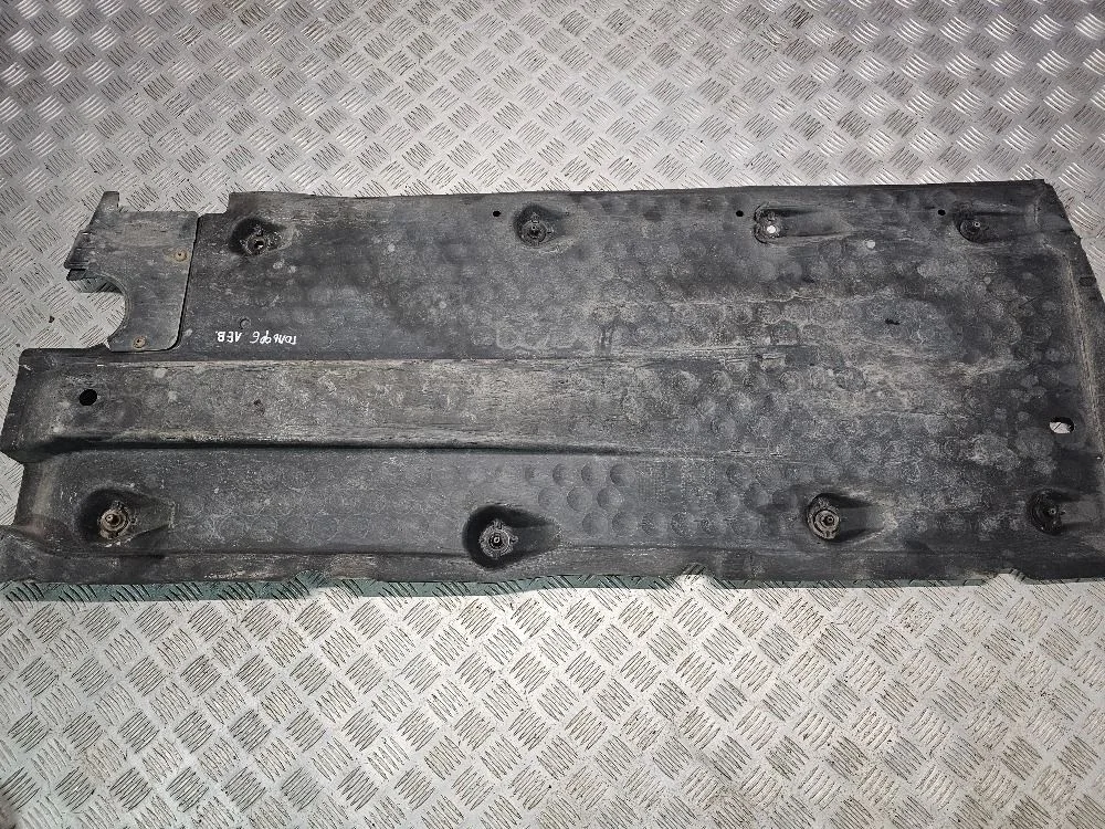 Защита днища кузова левая Volkswagen Golf Mk6 (2008—2012)