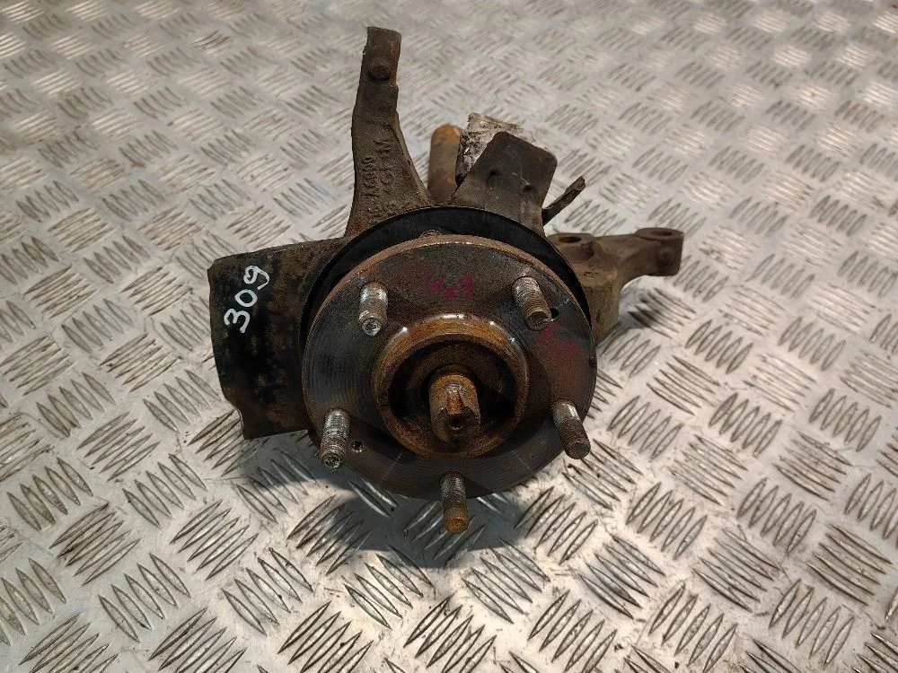 Кулак поворотный передний правый Kia Ceed