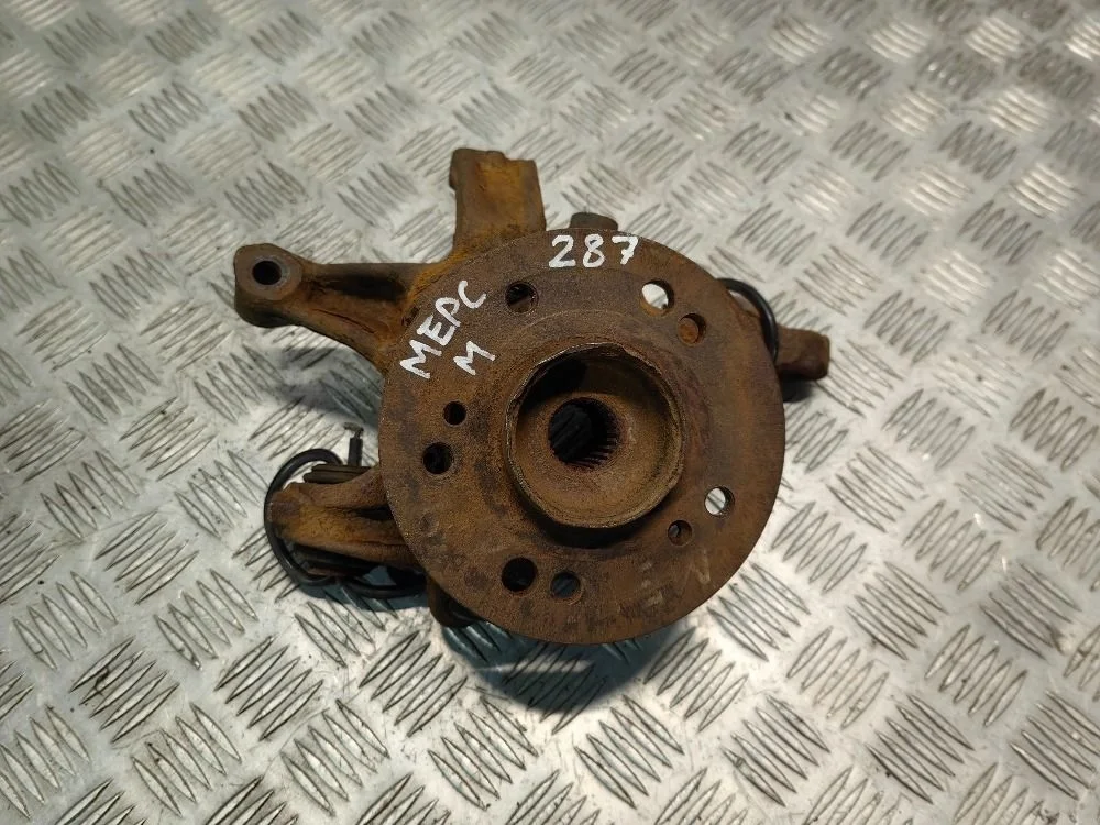 Кулак поворотный задний левый Мерседес W202