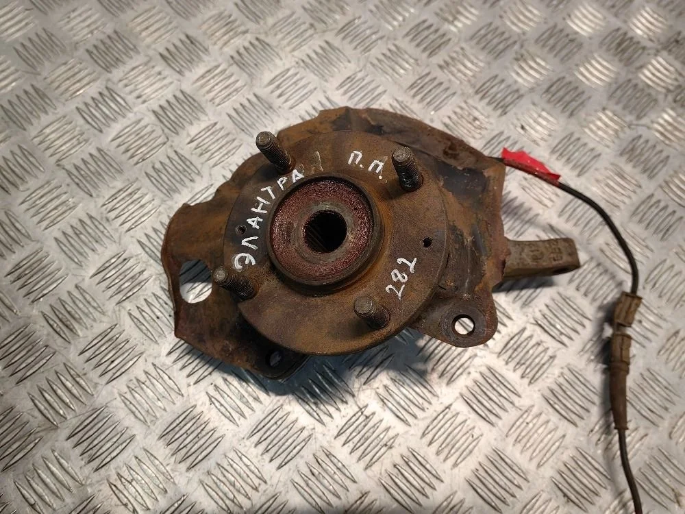 Кулак поворотный передний правый Hyundai Elantra