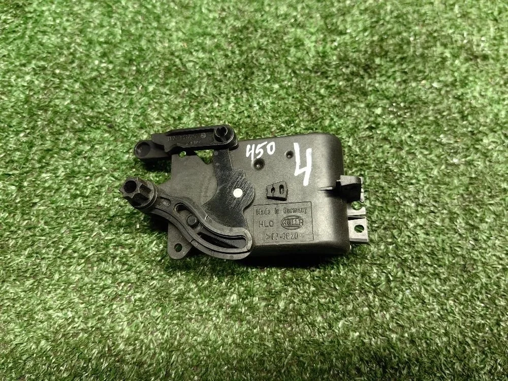 Моторчик заслонки отопителя Volkswagen Golf 4