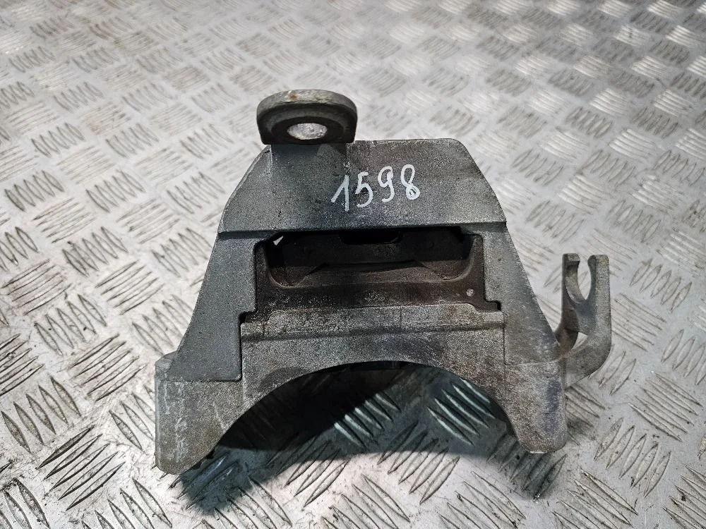 Опора двигателя правая Chevrolet Cruze