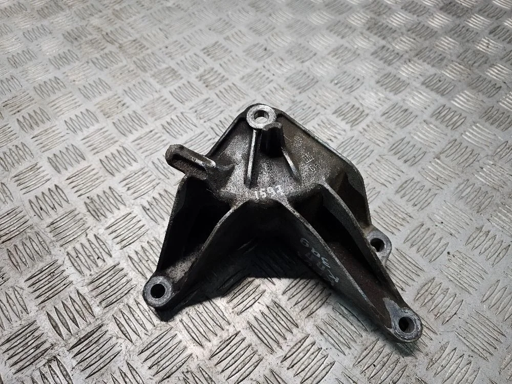 Кронштейн КПП Chevrolet Cruze