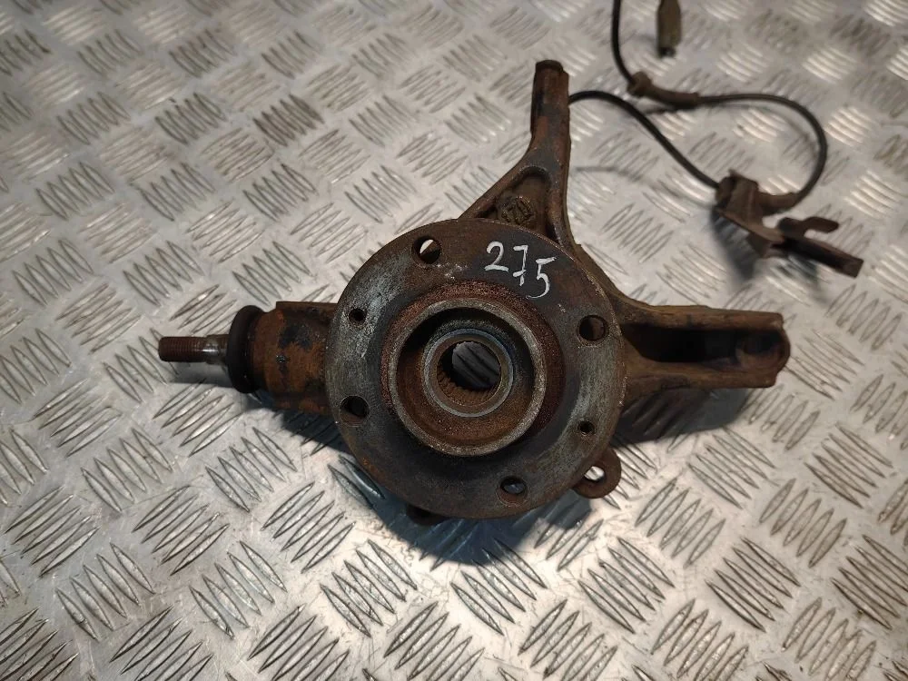 Кулак поворотный передний правый Peugeot 308