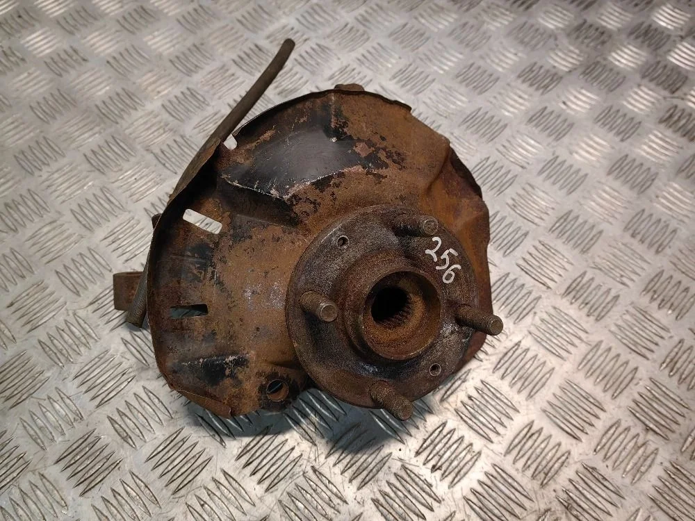 Кулак передний левый Kia Rio 3