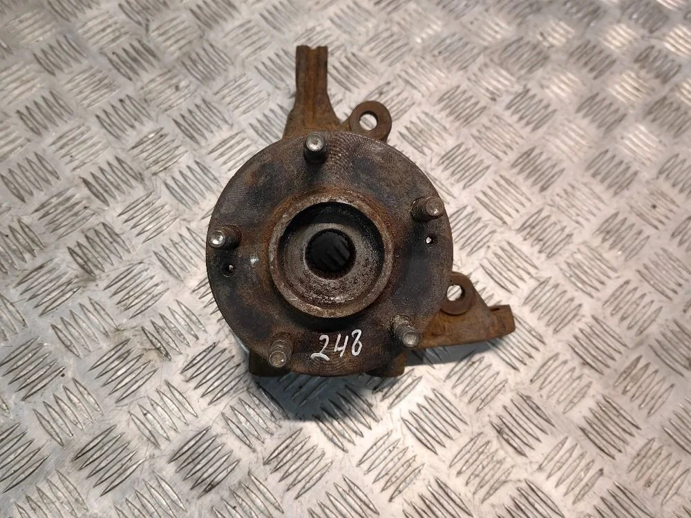 Кулак поворотный передний левый Kia Cerato II