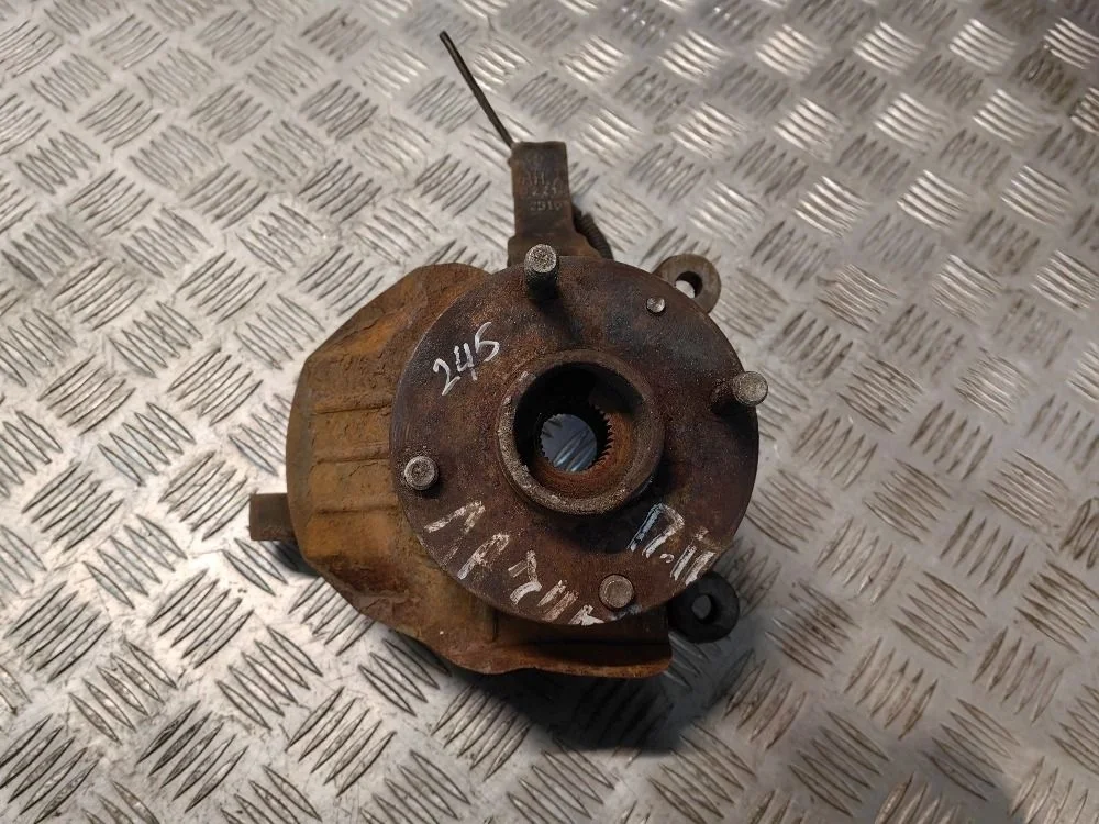 Кулак передний правый Chevrolet Lacetti