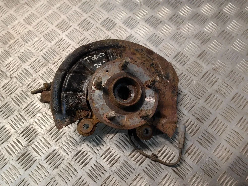 Кулак передний левый Chevrolet Aveo T300