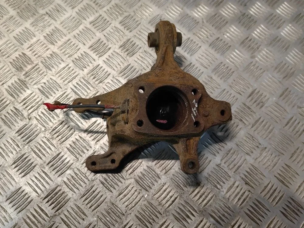 Кулак задний правый Hyundai Elantra HD