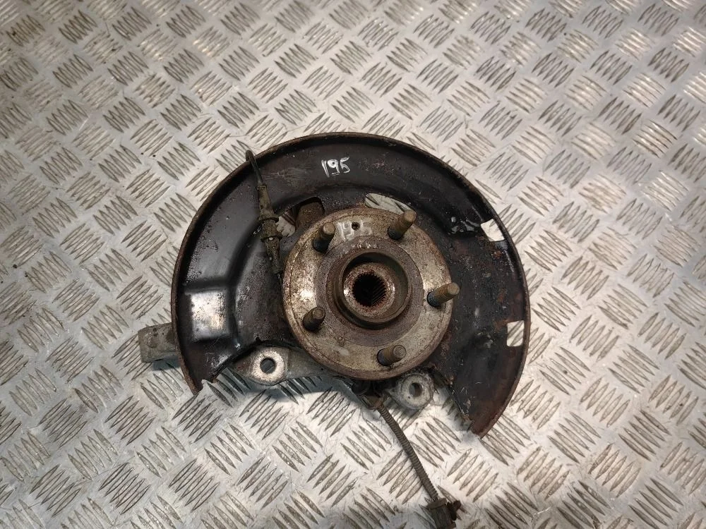 Кулак поворотный передний левый Chevrolet Cruze