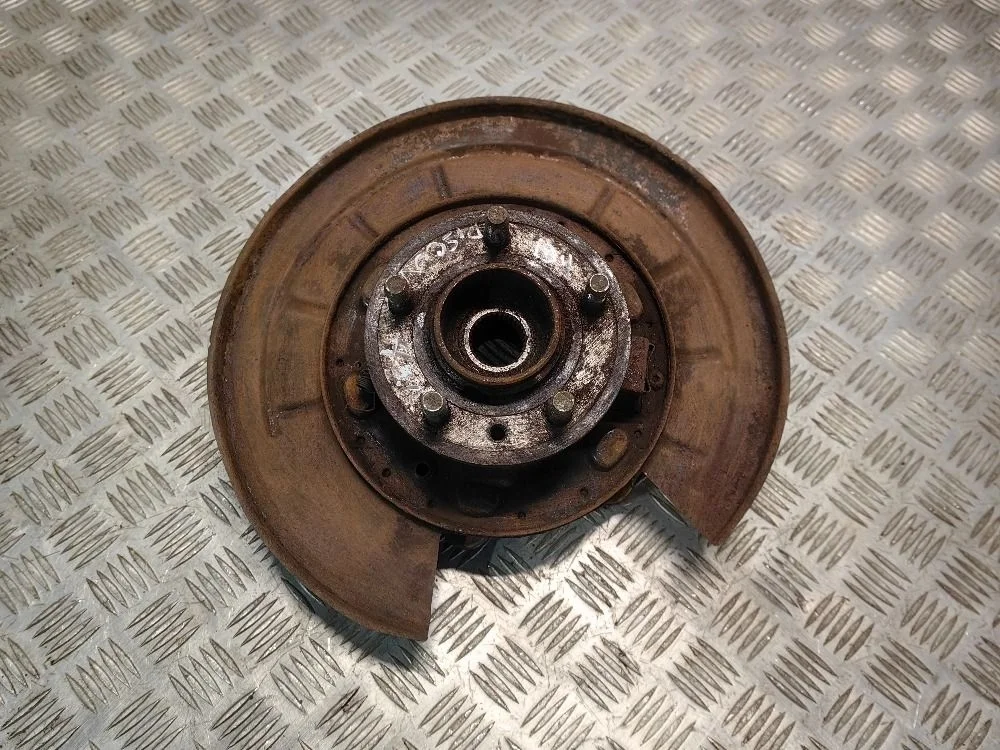 Кулак поворотный задний левый Land Rover Discovery