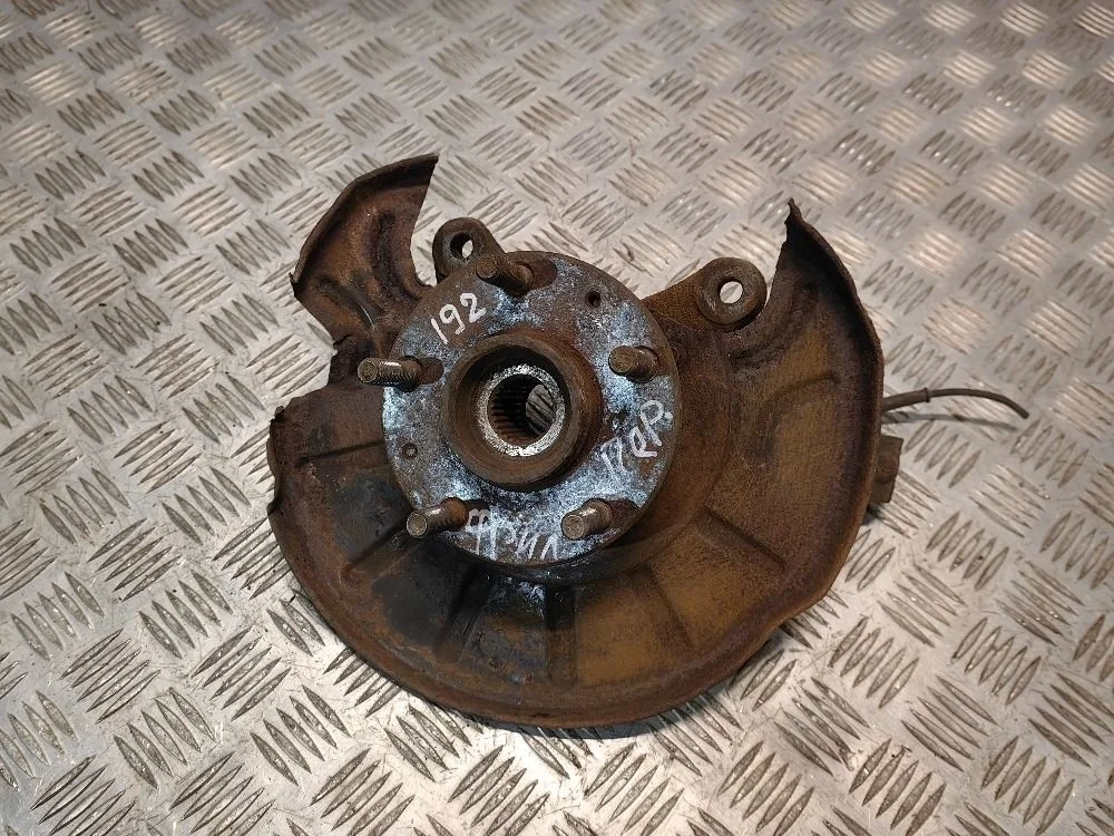 Кулак передний левый Land Rover Freelander