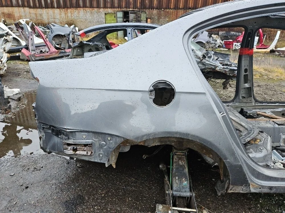 Крыло заднее правое на VW Passat B6 седан