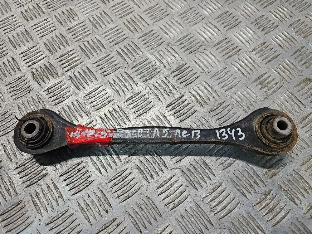 Рычаг задний правый Volkswagen Jetta 5