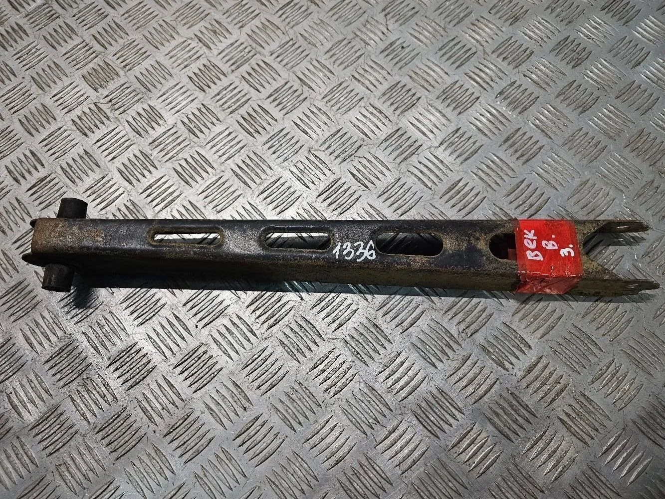 Рычаг задней подвески нижний Opel Vectra b