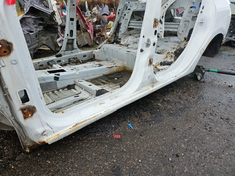 Порог левый на Renault Logan 2