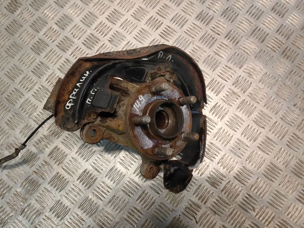 Кулак передний левый Land Rover Freelander 2