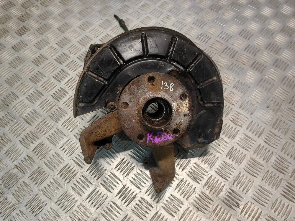 Поворотный кулак передний левый VW Caddy III