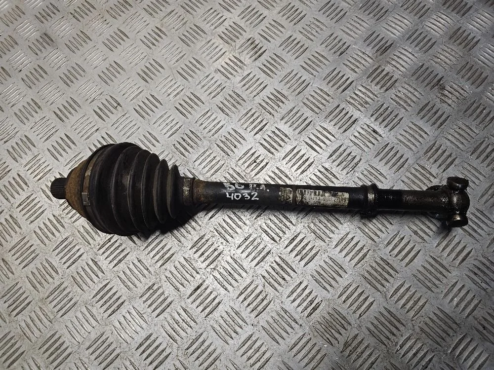 Полуось передняя левая Volkswagen Passat B6