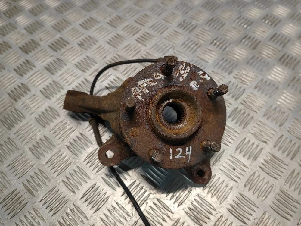 Кулак передний левый Land Rover Freelander