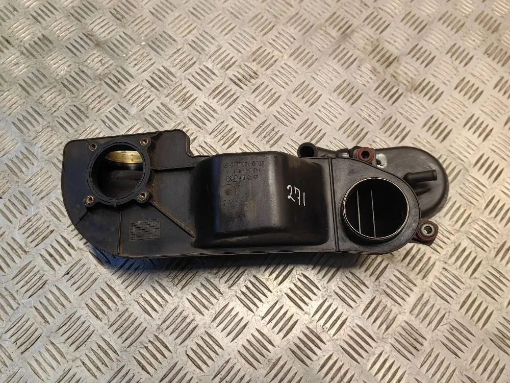 Корпус воздушного фильтра Mercedes-Benz W203