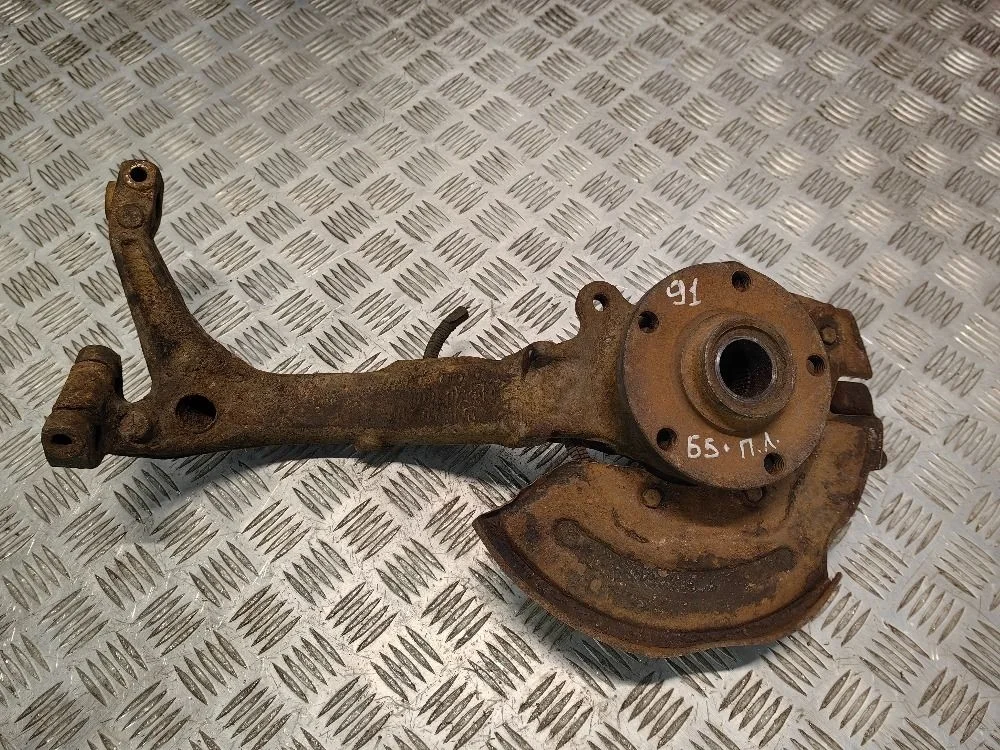 Кулак поворотный передний левый VW Passat B5+