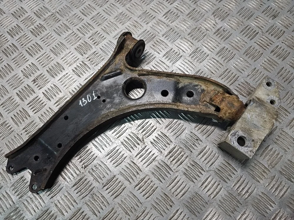 Рычаг передний левый правый Volkswagen Jetta 5