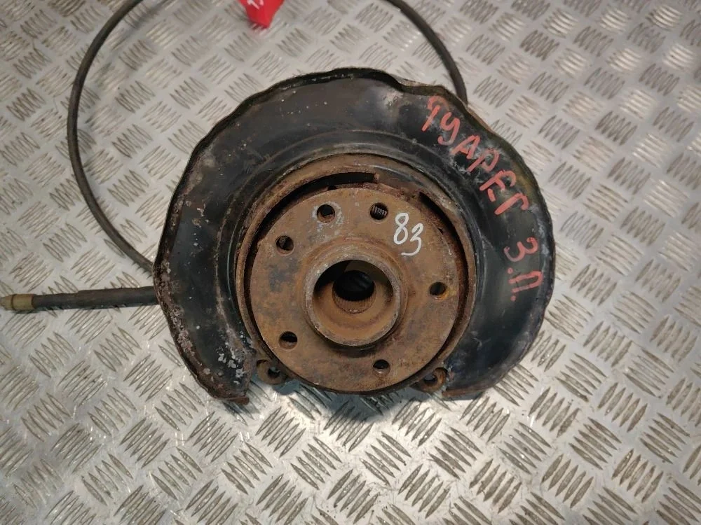 Кулак поворотный задний левый Volkswagen Touareg