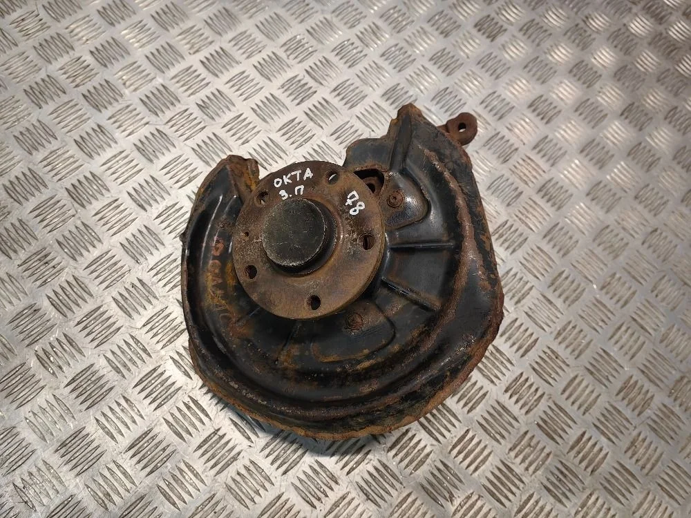 Кулак поворотный задний правый Skoda Octavia