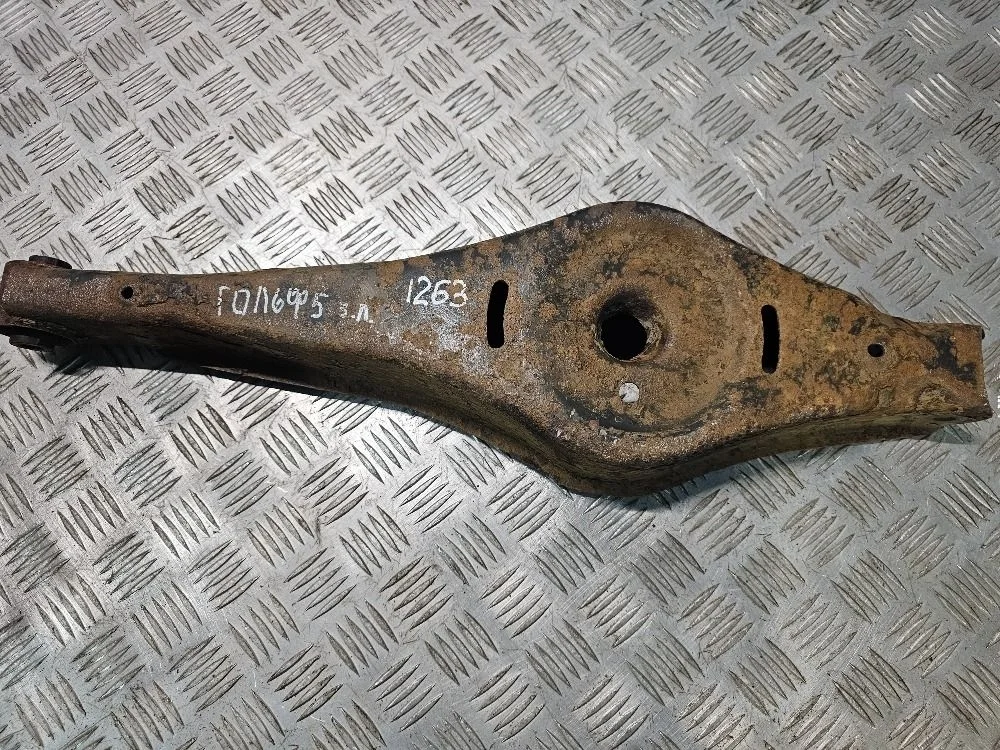 Рычаг подвески задний левый  Volkswagen Golf