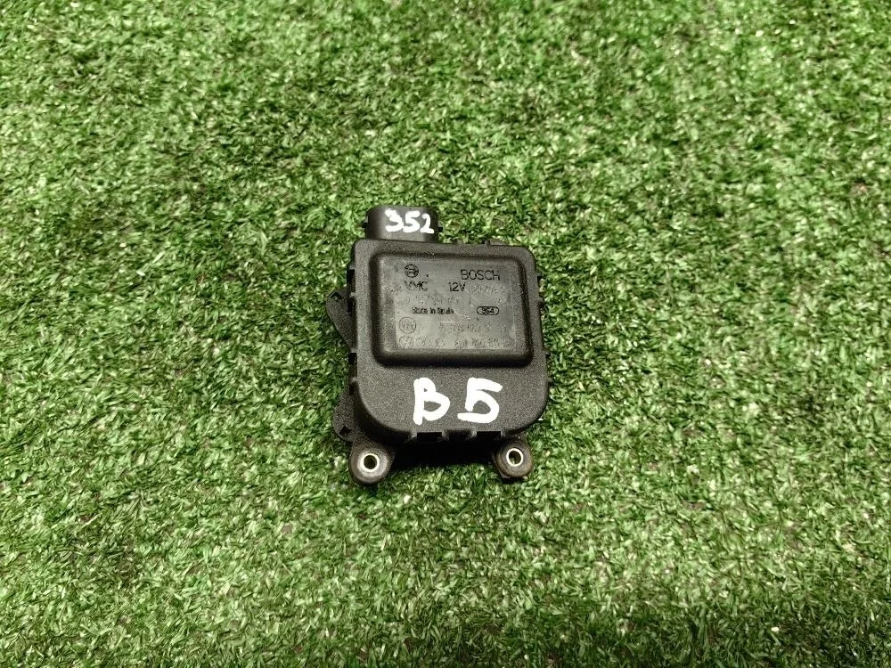 Моторчик заслонки отопителя Volkswagen Passat B5