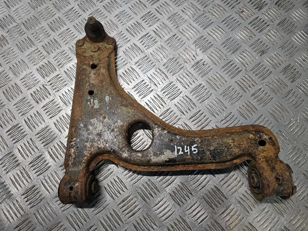 Передний правый рычаг Opel Astra H