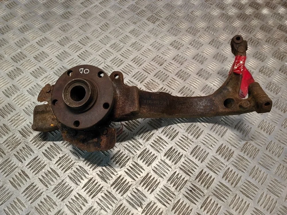 Поворотный кулак передний правый Audi A6 C5