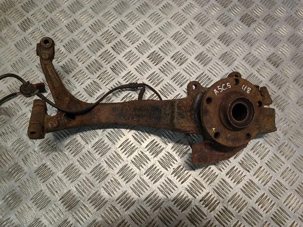 Поворотный кулак передний правый Audi A6 C5