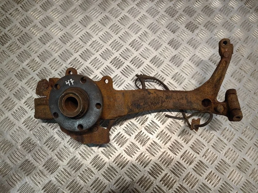 Кулак поворотный передний правый Audi A6 C5