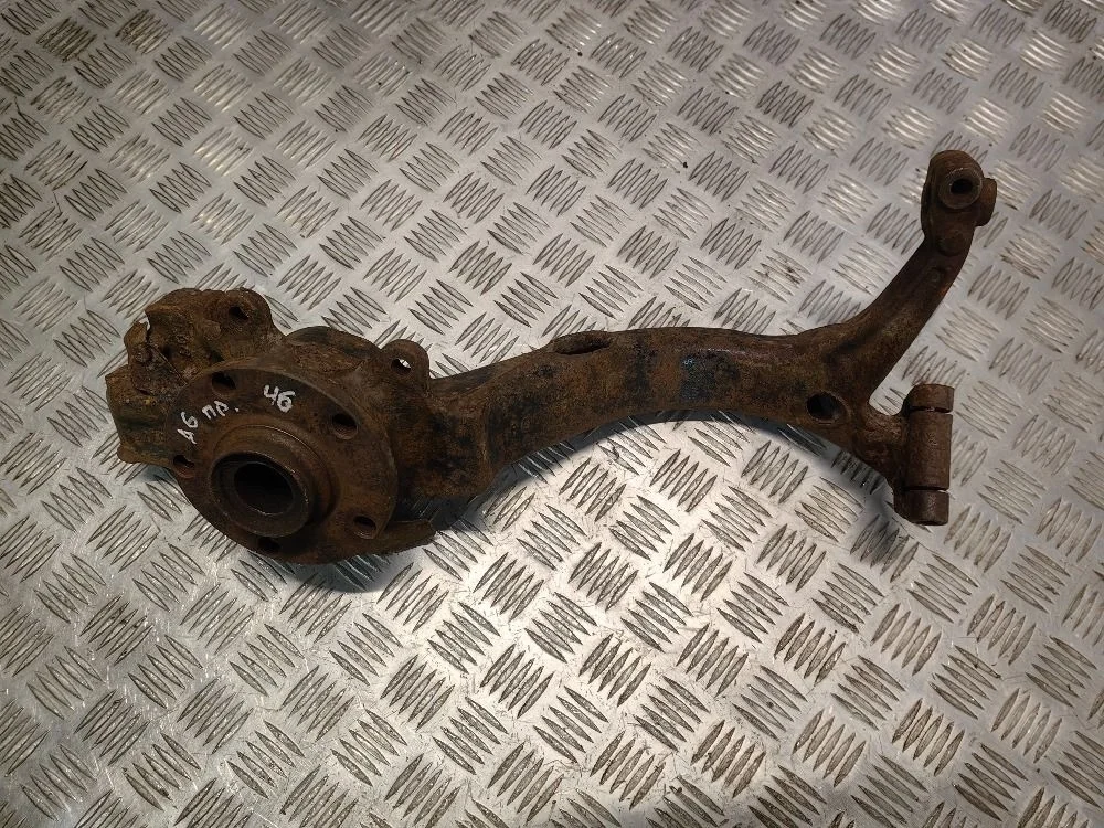 Поворотный кулак передний правый Audi A6 C5