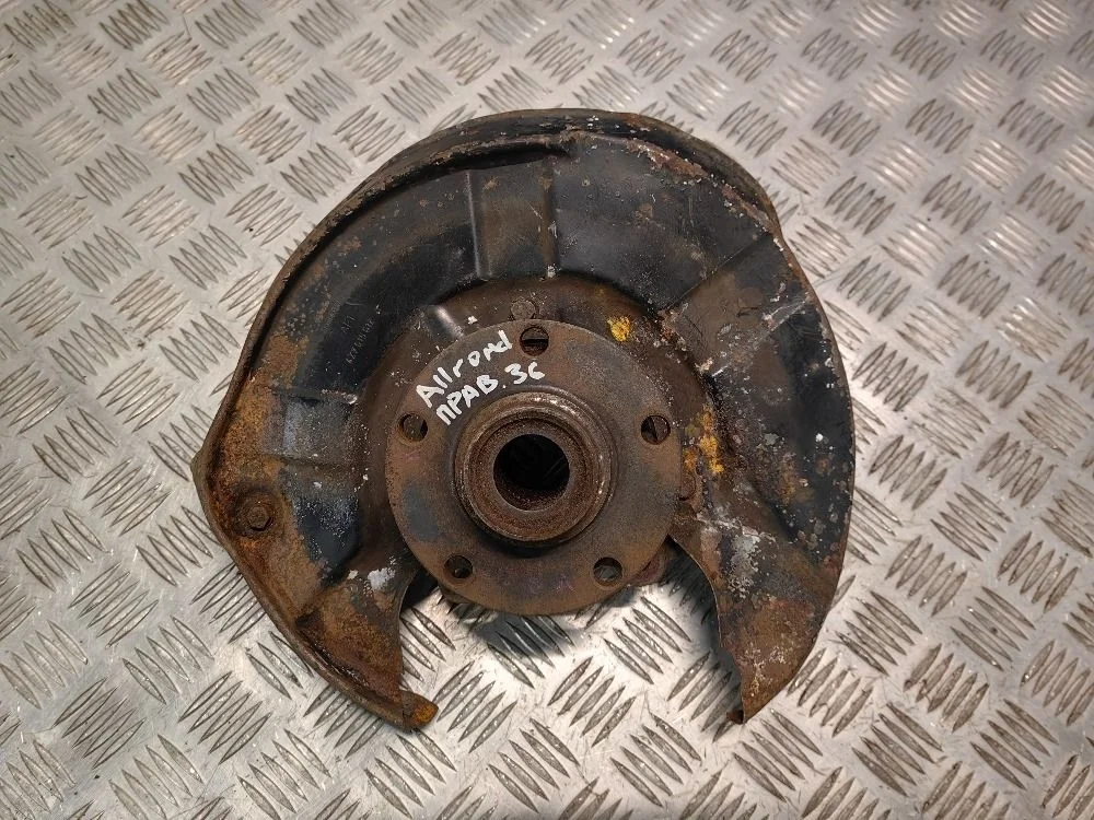 Кулак задний правый Audi A6 Allroad