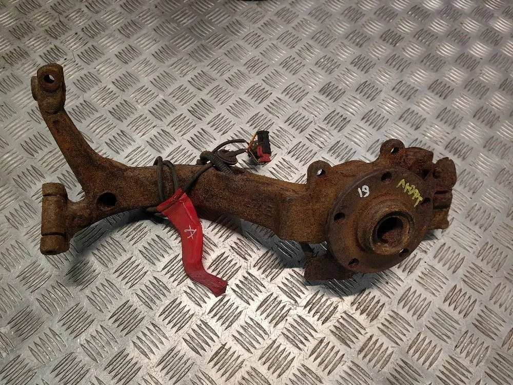 Кулак поворотный передний левый Audi A6 C5