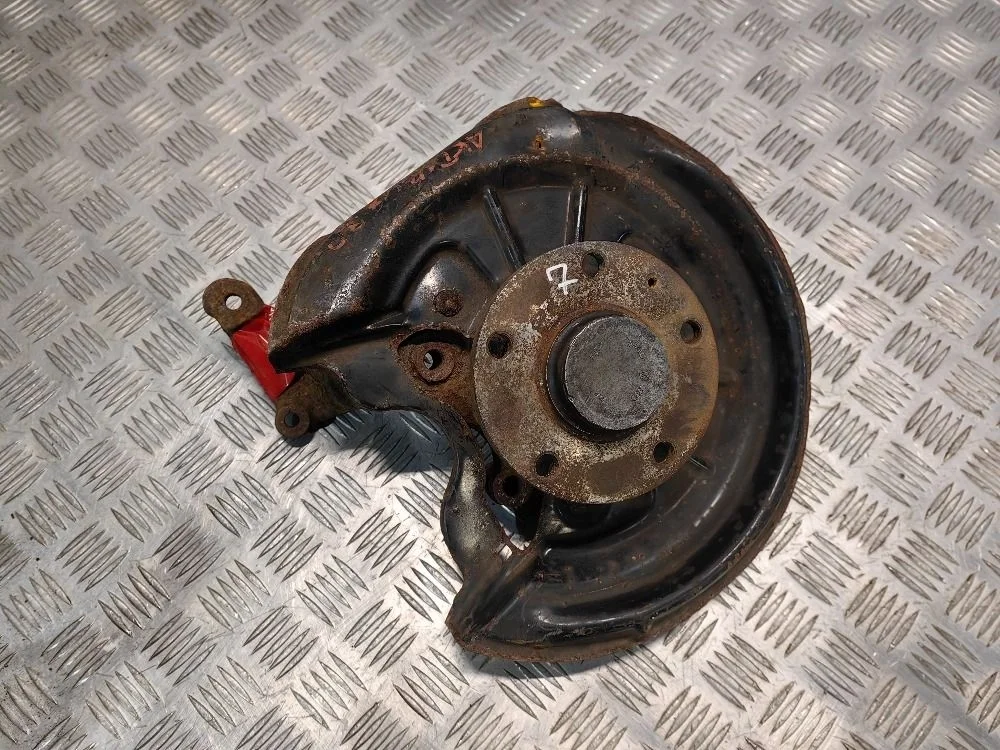 Кулак поворотный задний правый Skoda Octavia