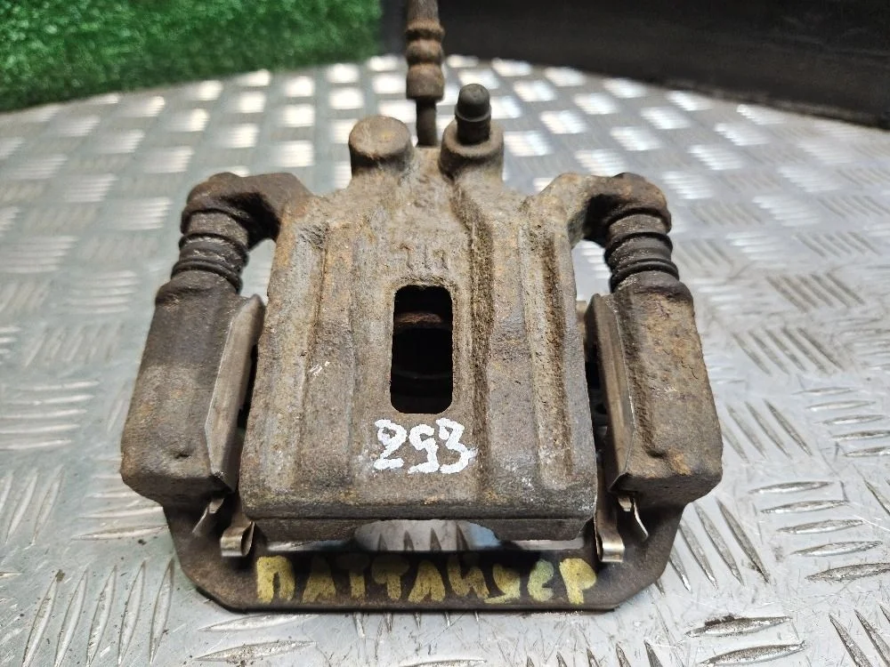 Суппорт задний левый на Nissan Pathfinder R51