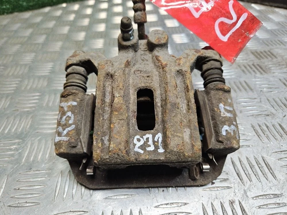 Суппорт задний правый на Nissan Pathfinder R51