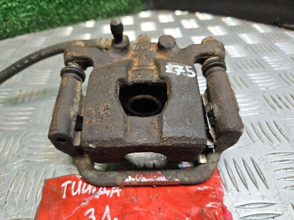 Суппорт задний левый на Nissan Tiida C11