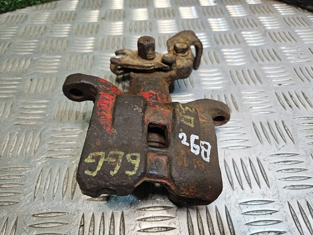 Суппорт задний правый на Mazda 6 GG