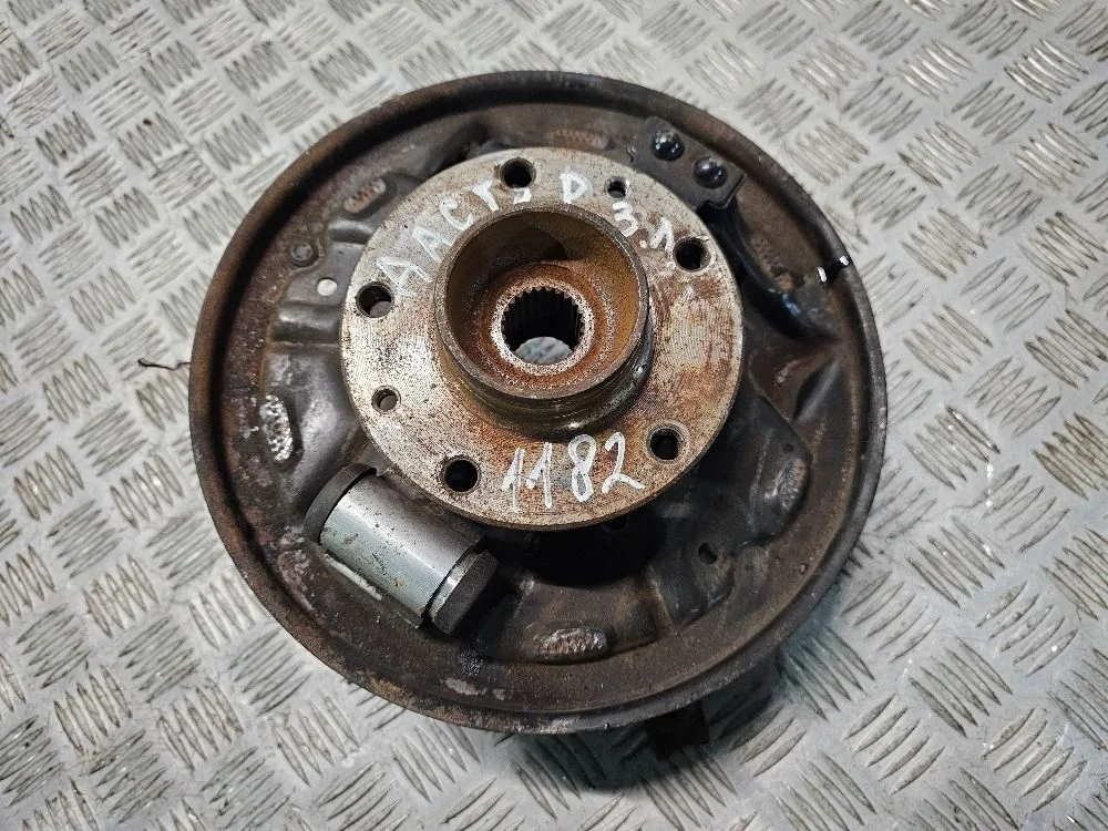 Кулак поворотный задний левый Renault Duster