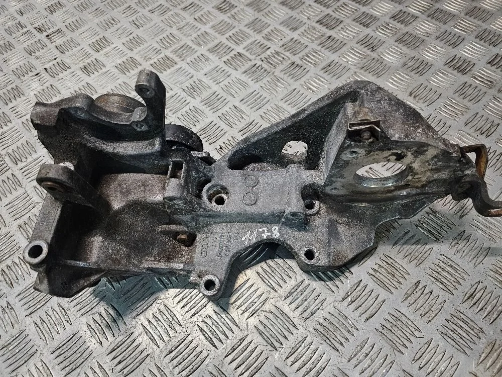 Кронштейн генератора Volkswagen Amarok